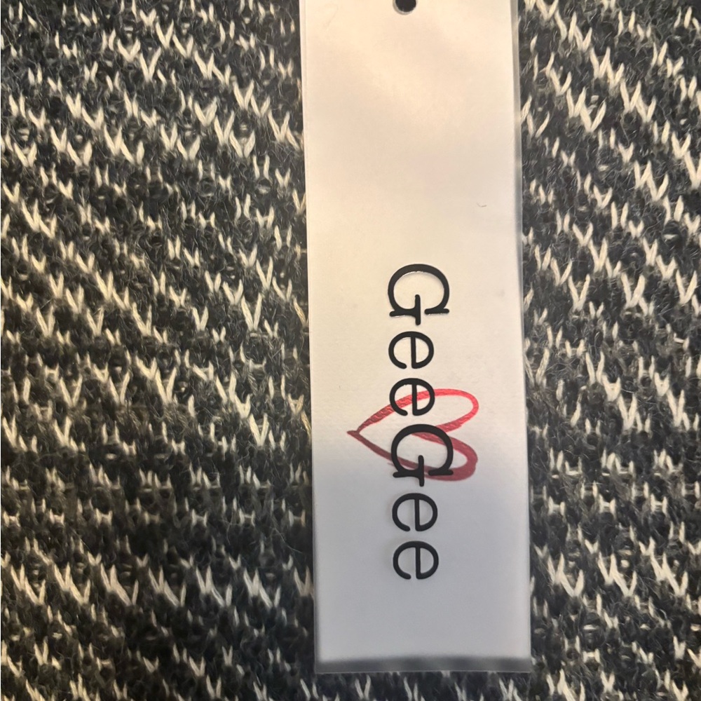 Nwt GeeGee long sweater size m/l - Picture 3 of 5